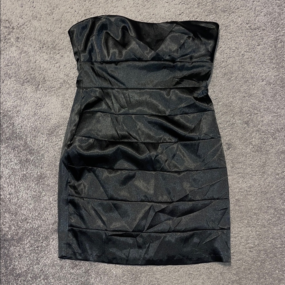 Elegant Black Strapless Dress